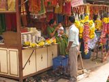 India-flower-shop-Indian-people.jpg